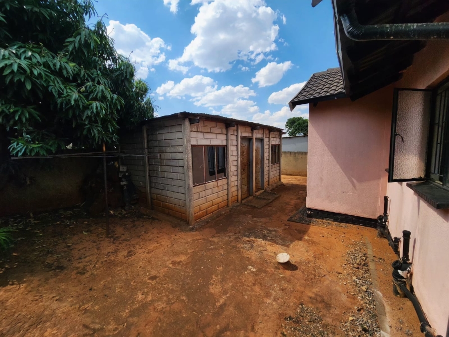 2 Bedroom Property for Sale in Tlhabane West North West